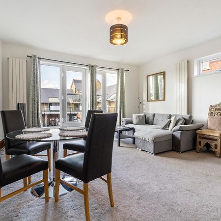 Modern 2 Bedroom Apartment In Mitcham, London Экстерьер фото