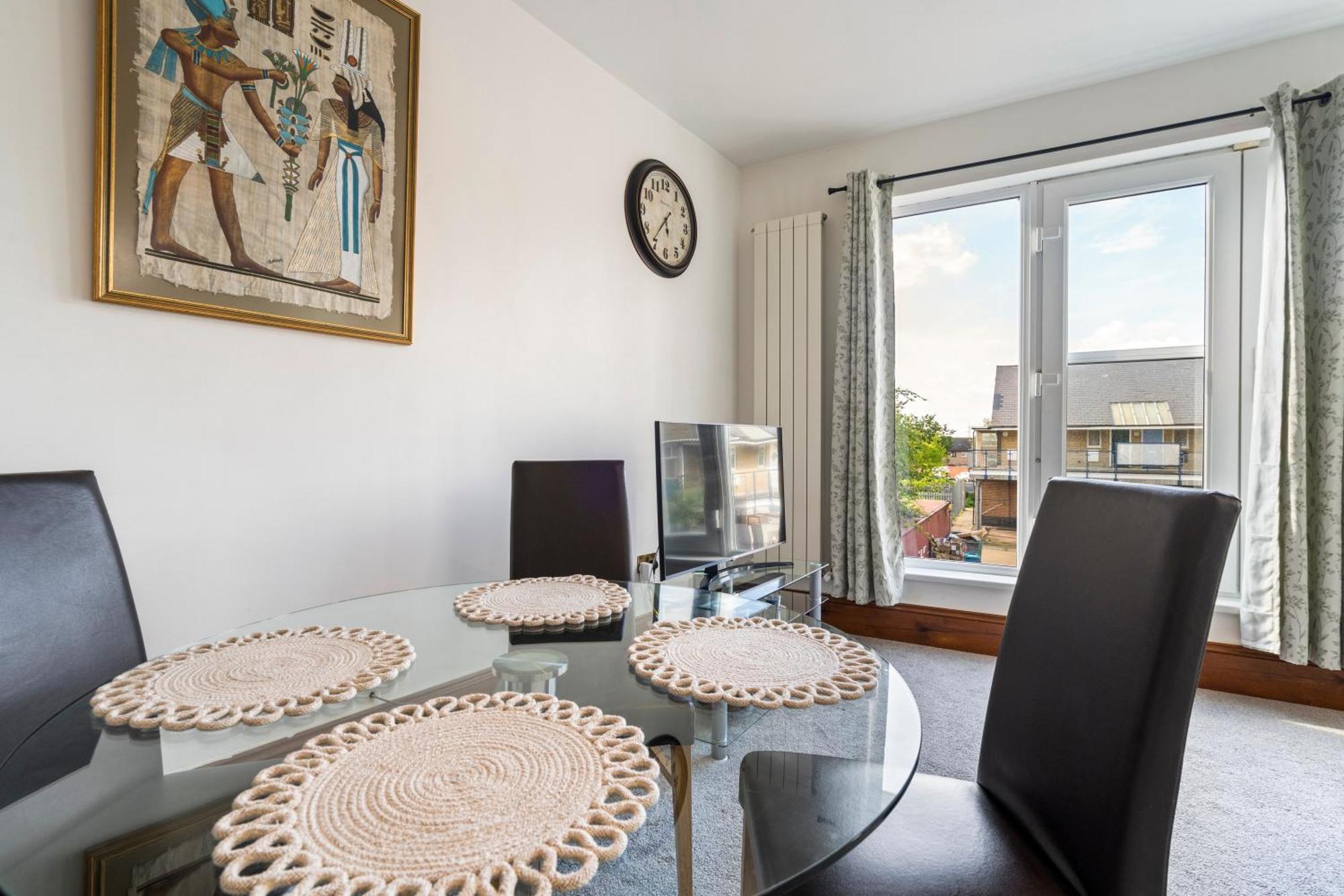 Modern 2 Bedroom Apartment In Mitcham, London Экстерьер фото