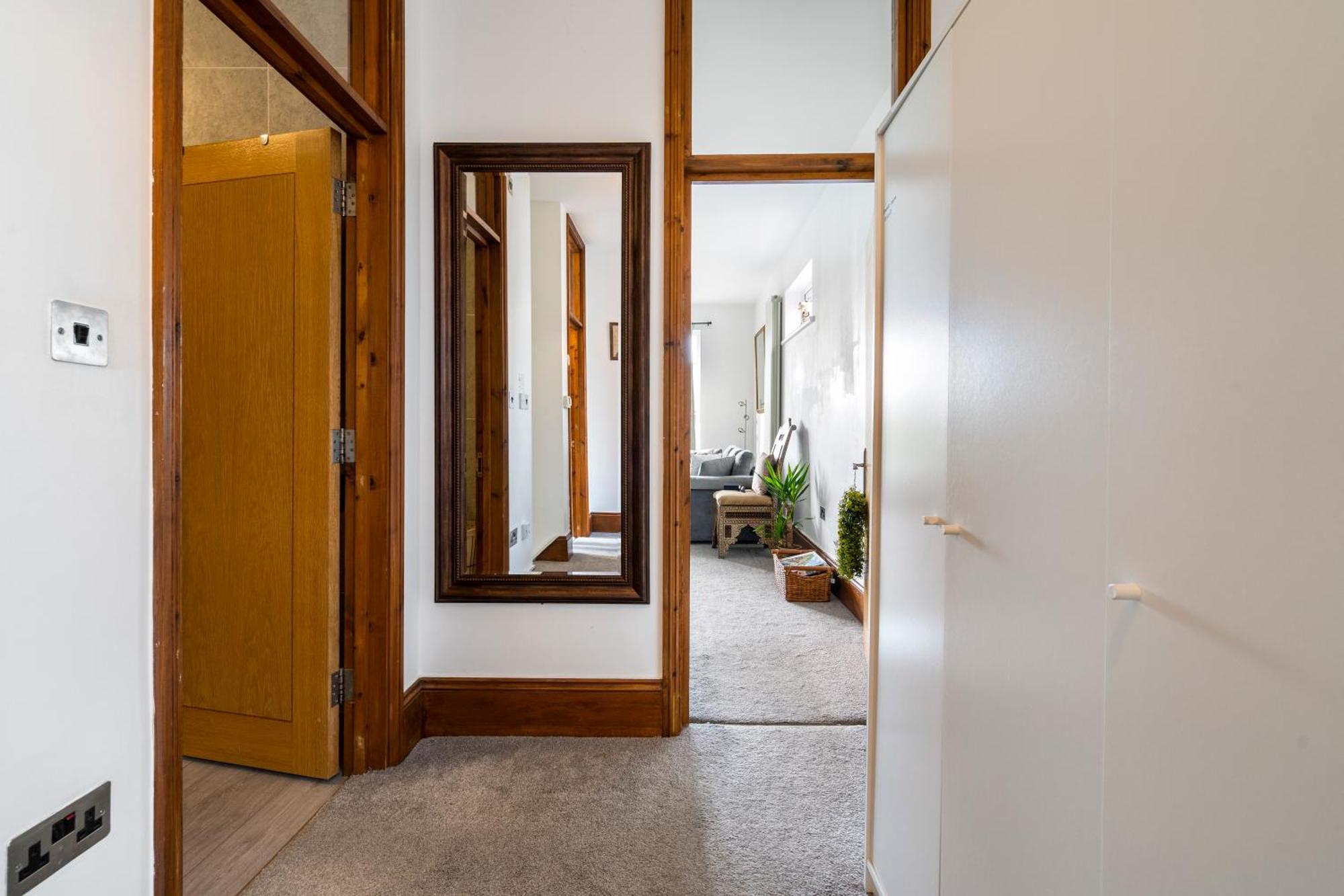 Modern 2 Bedroom Apartment In Mitcham, London Экстерьер фото