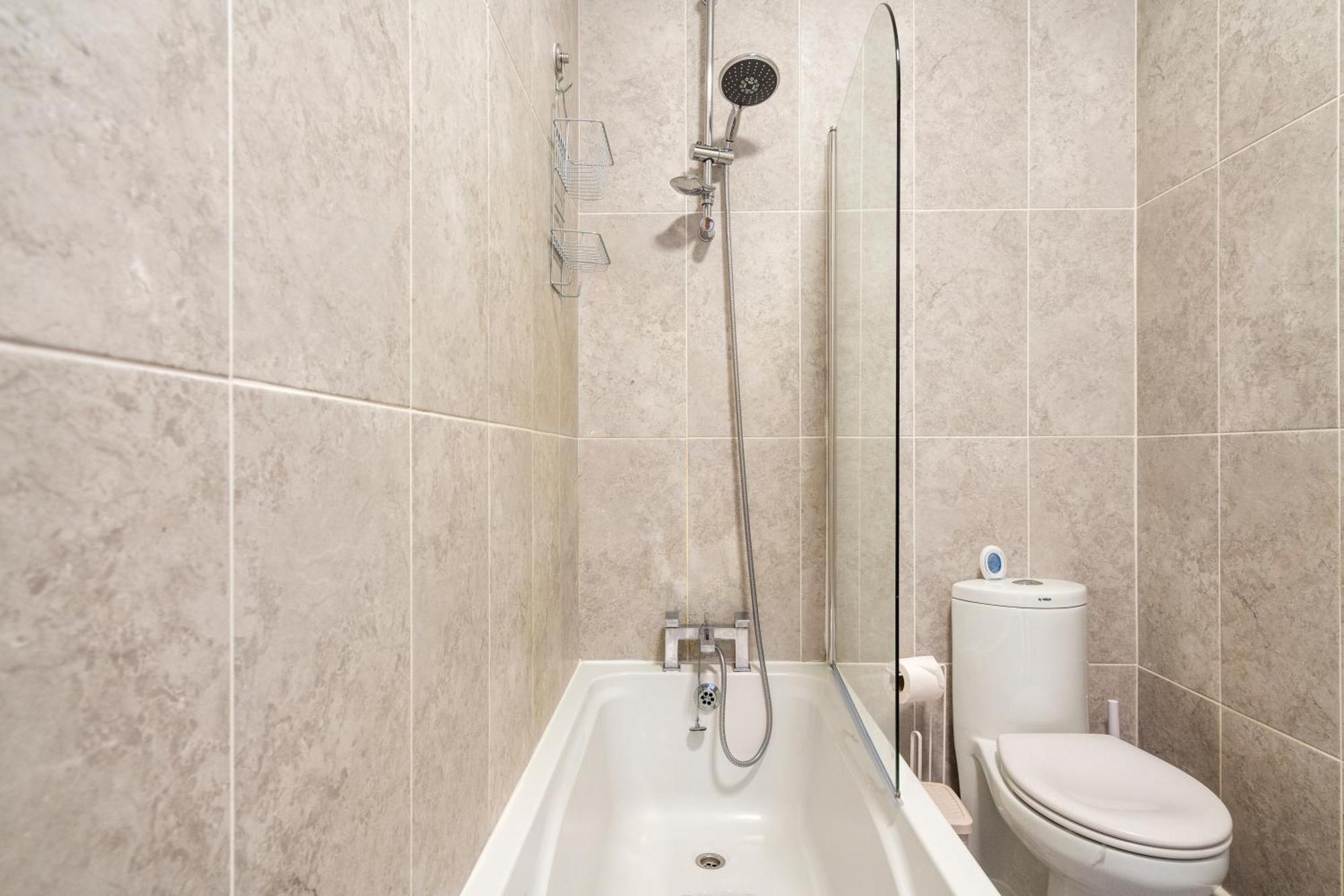 Modern 2 Bedroom Apartment In Mitcham, London Экстерьер фото